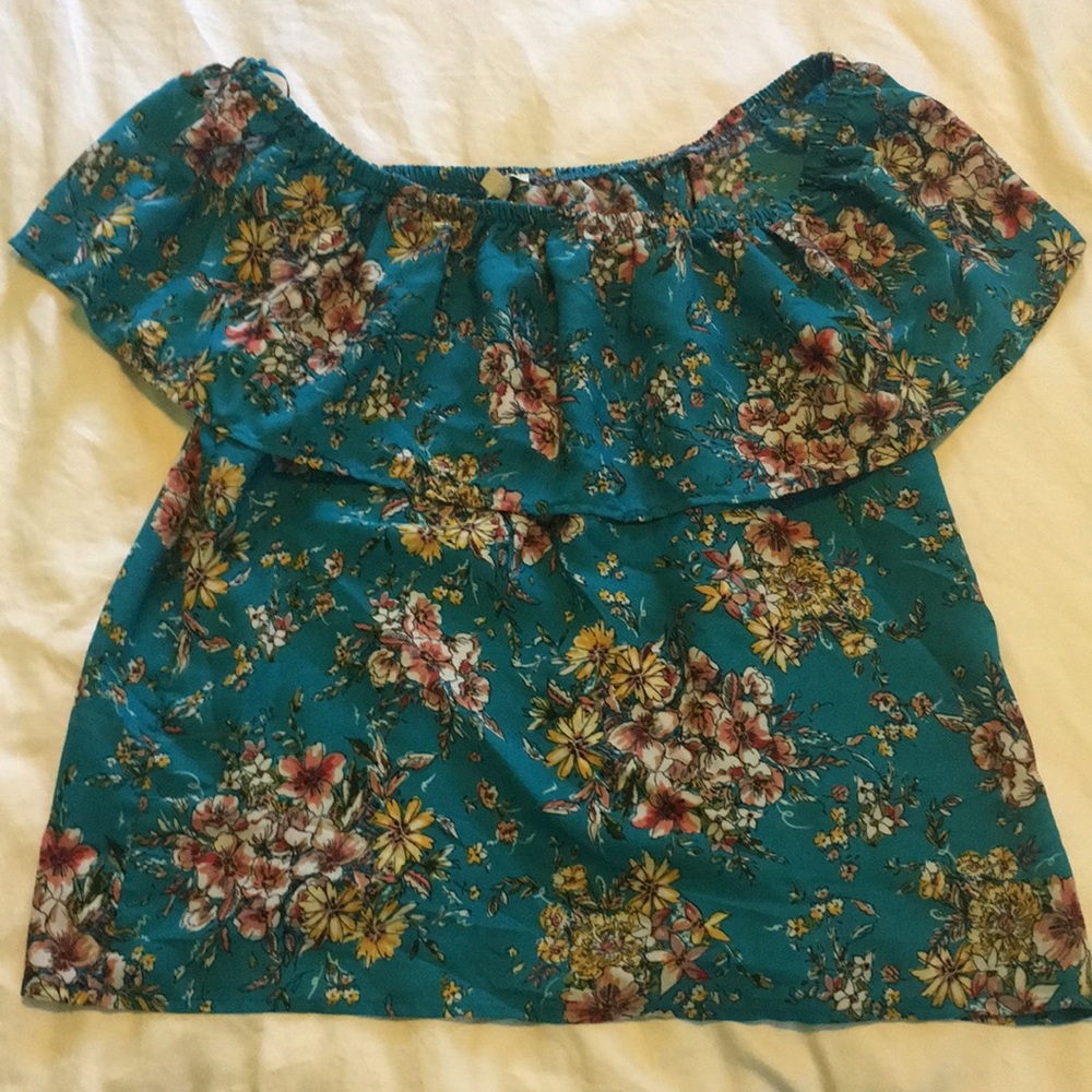 Lily White, off the shoulder floral top, Size L